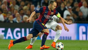 Geniálna individuálna akcia. Iniesta si urobil z hráčov PSG dobrý deň!