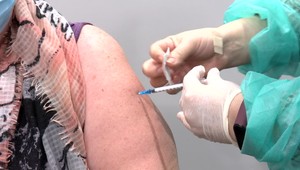 Za týždeň sa z očkovania vakcínou Astra Zeneca odhlásilo vyše 2500 ľudí. ŠÚKL upozorňuje na načasovanie druhej dávky