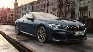Kupé BMW 8 vyzerá na fotkách z Benátok majestátne