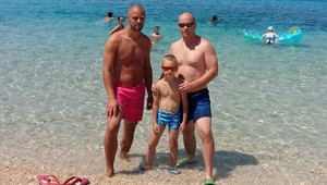 Policajt na dovolenke zachránil život 6-ročnému chlapcovi