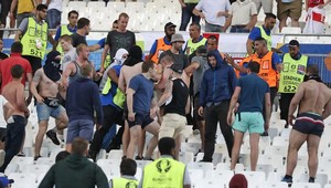 UEFA pritvrdzuje! Hrozí Anglicku a Rusku diskvalifikáciou na ME