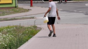 Chlapec sa SBSkárovi denne vyhrážal smrťou. Ten ho napokon zbil obuškom tak, že musela prísť záchranka