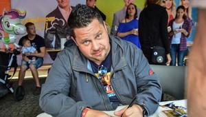 FOTOGALÉRIA: Známe tváre ovládli Spišskú Novú Ves. Autogramiády sú v plnom prúde