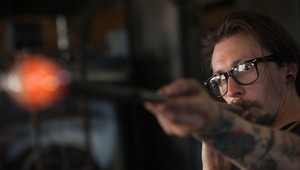 Špecialitka pre milovníkov dizajnu: Sklenená hora na dne pohára