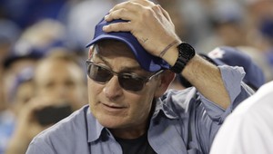 Mám už len 10 miliónov, nezvládam platiť alimenty, sťažuje sa Charlie Sheen