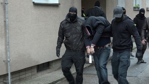 Skvelá práca kriminalistov a kukláčov v Žiline. Pri drogovej razii zadržali 28-ročného muža