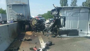 Pri hromadnej nehode na D1 sa zranilo 12 ľudí. Vodič kamiónu pre TV JOJ opísal, ako k tomu došlo