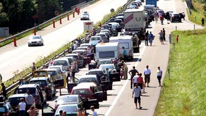 Zákaz vstupu ďalším autám na cesty. Nemajú už kapacity