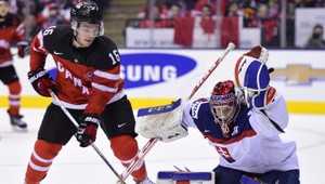 Nevídaný gól! Max Domi preloboval brankára a puk zo vzduchu doklepol!