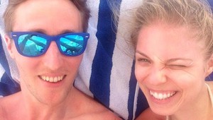 Sajfa strávil príjemné chvíle so sexi kočkami. Čo na to jeho priateľka?