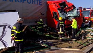 Kamión vyletel z cesty. So sebou vzal tabuľu, ale aj prezidentského kandidáta