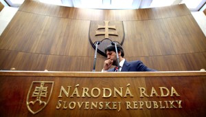 Konečne! Kaliňák trestá za policajnú streľbu na študentov