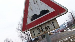 Nezmyselné dopravné značky na Slovensku. Pozrite sa...