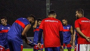 Rohovú zastávku obsadili včely, narušili štart zápasu