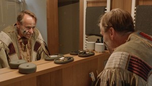 Karel Roden bravúrne zvládol dvojrolu! Jeho Indián vás prinúti zamyslieť sa nad našimi hodnotami