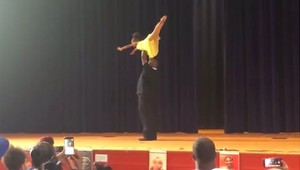 Vystúpenie ocka s dcérkou dojíma ľudí po celom svete: Nič roztomilejšie dnes neuvidíte