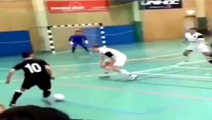 Že vraj amatér! Ak niekto niekedy videl vo futsale takýto gól, tak OK...