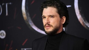 Kit Harington je na odvykačke! Nezvládol stres z konca Hry o tróny?