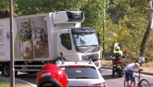 Prešľap na Okolo Luxemburska: pelotón prekvapila dodávka