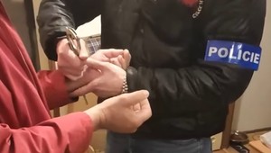 VIDEO: Takto zatkli Štefana Agha v Prahe