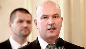 Začal súd v kauze nástenka: Exministrom hrozí 20 rokov väzenia