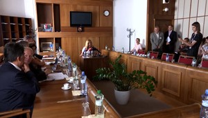 Matečná prišla na mimoriadny výbor vysvetliť problémy v agrorezorte. Nič sa napokon nekonalo