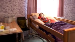 Chlapec po zásahu bleskom upadol do bdelej kómy. Rodičia sa odmietajú vzdať