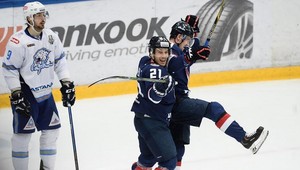 Nakazených na päť tímov, KHL napriek tomu hodlá začať