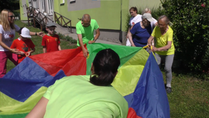 Od strachu k úsmevom: Ako padákové cvičenie zmenilo domov dôchodcov