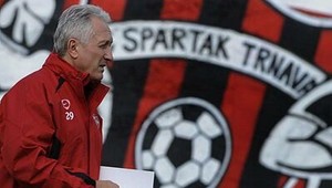 Trnava sedem kôl nevyhrala, pod Peczem sa trasie stolička