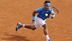 Roland Garros: Obhajca Nadal ušiel hrobárovi Isnerovi z lopaty
