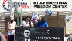 Obžaloba z vraždy Charlieho Kirka: Prokurátor žiada trest smrti pre podozrivého