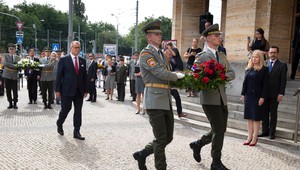 FOTO: Predstavitelia štátu si v Bratislave pripomenuli výročie okupácie Československa