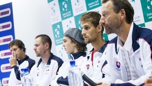 Slovensko na Ukrajine vyrovnalo v prvý deň Davis Cupu na 1:1