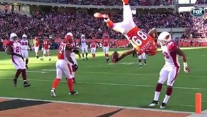 Nový hit internetu. Touchdown Jerome Simpsona!