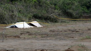 V masovom hrobe našli 250 tiel