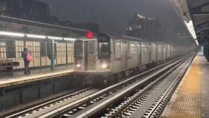 Snehová búrka ochromila USA: Tisíce zrušených letov a varovania úradov