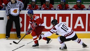 Česi zdolali Lotyšov 4:2, severské derby rozhodli nájazdy