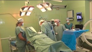 Nemocnice sa pripravujú aj na bežné operácie. Všade to však zo dňa na deň nepôjde