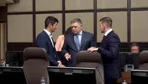 Slováci chudobnejú. Opozícia vládu za jej plány kritizuje