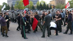 Takto sa policajti pripravujú na vyčíňanie hokejových fanúšikov. Pozrite sa!
