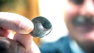 Vydražia mincu, ktorá zachránila život vojakovi v prvej svetovej vojne