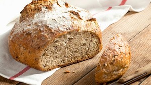 Chlieb bez zbytočnej chémie? Upečte si taký, aký jedli už starí Slovania