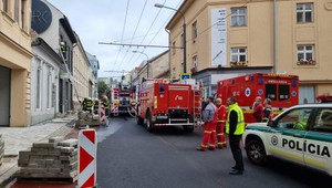 V hlavnom meste horela budova. Na mieste zasahovali záchranné zložky