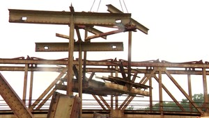 Železnice modernizujú trať na Záhorí. Súčasťou projektu je aj demontáž historického mosta