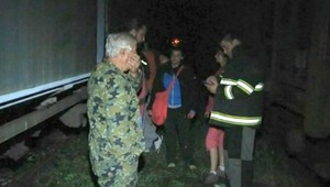 Adam (†17) vyliezol na vagón, zasiahlo ho tritisíc voltov