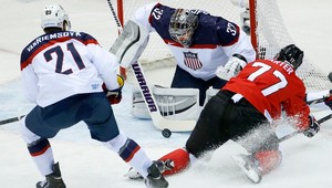 Kanaďania druhými finalistami, rozhodol jediný gól Benna