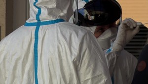 Obavy z druhej vlny koronavírusu majú len dve tretiny Slovákov. Ľudia vo veľkej miere veria konšpiráciám