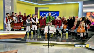 Mladí vinšovníci z Ďatelinky spievajú koledy po šarišsky