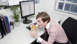 V Sociálnej poisťovni surfujú na 24-násobne drahšom internete